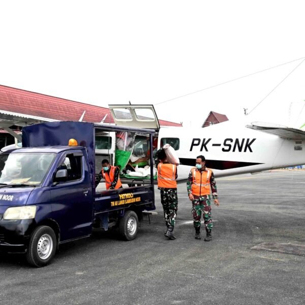 Tiga Sortie, Tiga Ton NaCl Disemai dari Udara, Lanud Sjamsudin Noor Dukung OMC Tekan Karhutla Kalimantan Selatan