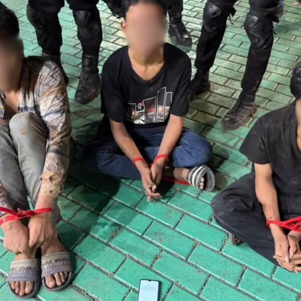 Brimob Polda Metro Jaya Amankan Tiga Pelaku Perampasan di Tomang