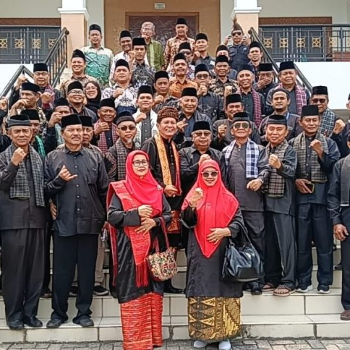 Ninik Mamak 9 Nagari Kompak Mengantarkan Bakal Calon Ketua LKAAM Kota Padang, Dorong Reformasi Hubungan KAN dan LKAAM