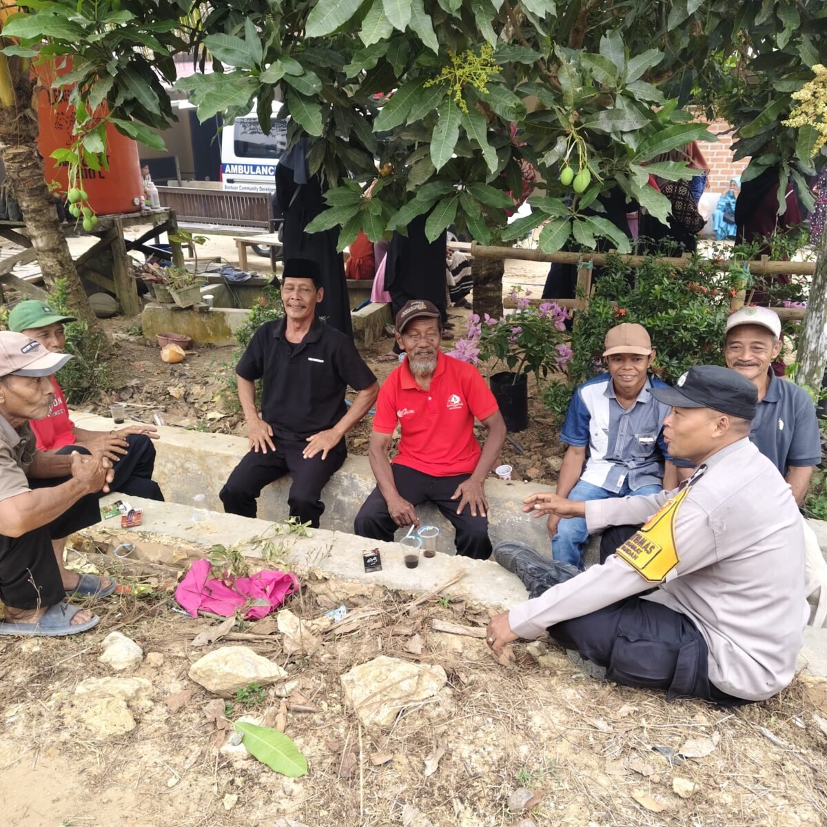 Warga Sampaikan Laporan Karhutla dan Knalpot Brong di Jumat Curhat Polsek Muara Bengkal Yang Digelar di Kantor Desa Mulupan