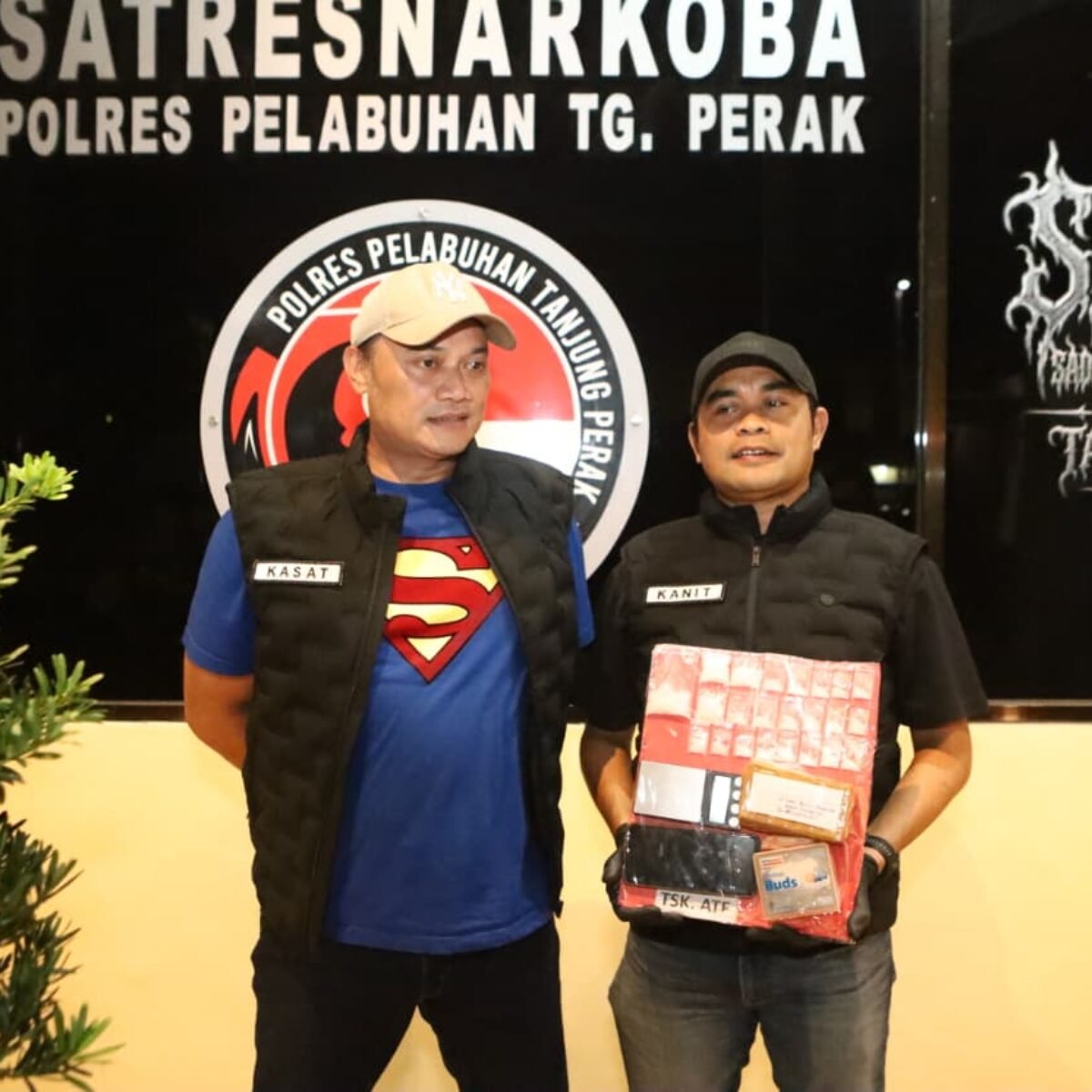 Satresnarkoba Polres Pelabuhan Tanjung Perak Ringkus Dua Pengedar Sabu, Total Barang Bukti Capai 50 Gram Lebih   