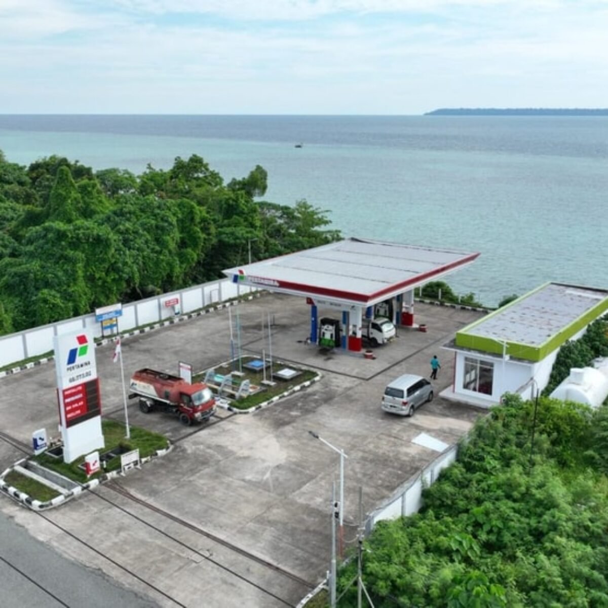 Rekomendasi Sudah Kadaluarsa Tapi Melayani Penjualan BBM. Selain Melayani Masyarakat Juga Melayani Semua Resort Yang Ada Di Maratua. Warga Keluhkan Tidak Ada Pertalite. Pertamax dan Biosolar Dijual Ke Resort