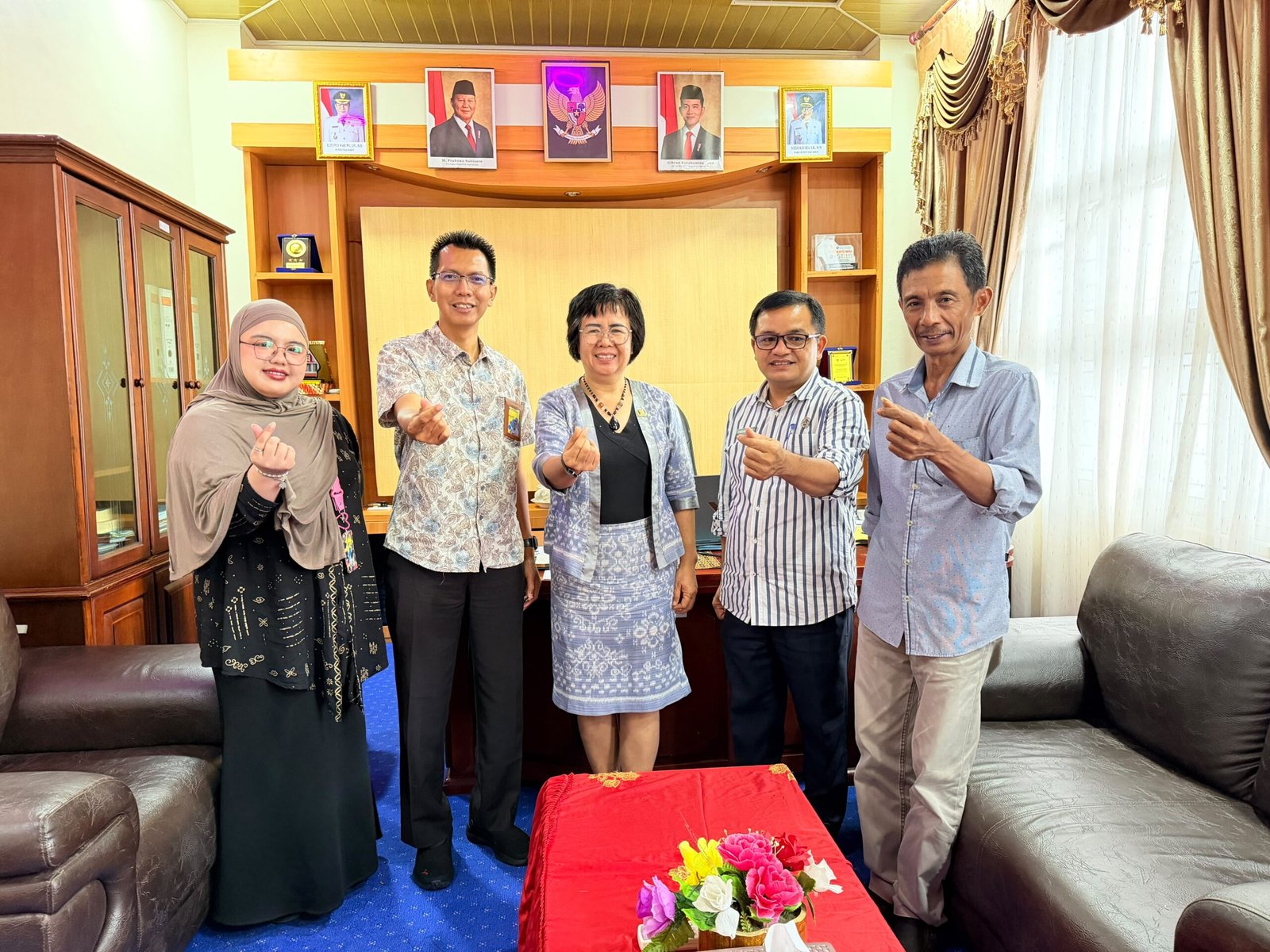 Tim BBPVP | Pj. Sekda Nias Barat | Kadis Disnakerkop-UMK Nias Barat bersama Pegawai | Foto : Disnakerkop-umk